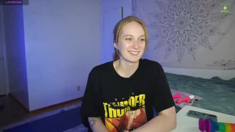 Layla Universe online show from September 17, 2025, 3:41 am