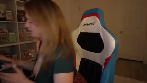 Layla Universe online show from April 25, 2026, 4:26 am