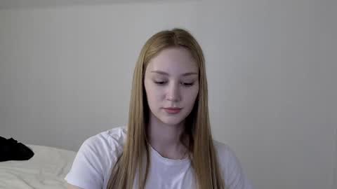 Laylla001 online show from December 5, 2024, 6:32 am