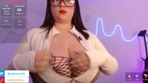 Snapshot of layna_cold chatting on July 14, 2026, 3:18 pm Vannessa online show from July 14, 2026, 3:18 pm