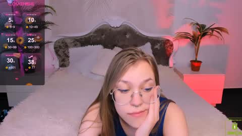 layriantavee online show from January 17, 2025, 1:24 pm