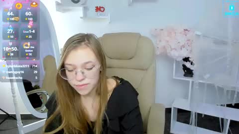 layriantavee online show from February 3, 2025, 1:08 pm