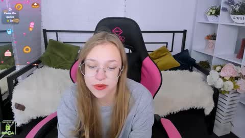 layriantavee online show from September 17, 2025, 6:04 am