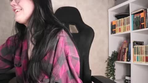 Lisa online show from December 4, 2025, 4:44 am