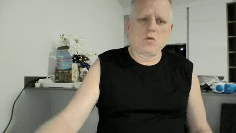 Snapshot of lazypete1231 chatting on April 3, 2026, 11:08 am lazypete1231 online show from April 3, 2026, 11:08 am