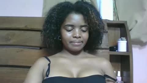 lea96546 online show from April 18, 2026, 7:58 pm