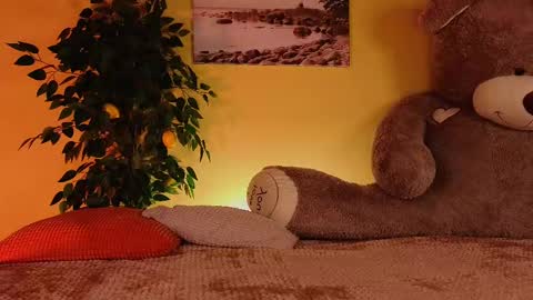 Lea online show from March 7, 2025, 5:28 pm