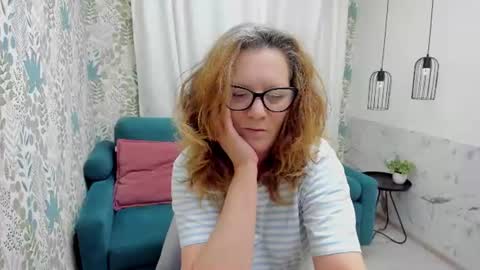 Snapshot of lea_fruit chatting on June 13, 2026, 5:27 am Lea online show from June 13, 2026, 5:27 am