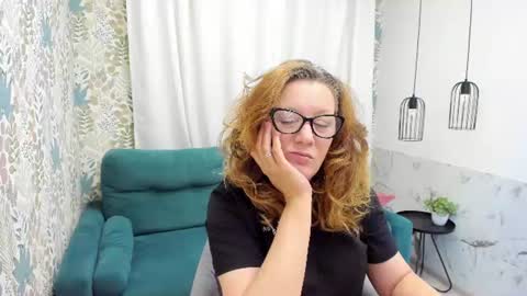 Snapshot of lea_fruit chatting on June 20, 2026, 5:10 am Lea online show from June 20, 2026, 5:10 am