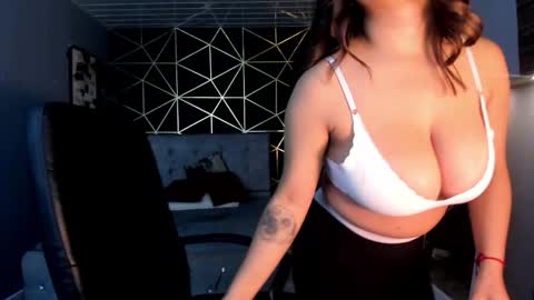 Lea Velle online show from October 6, 2025, 5:05 am