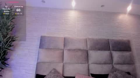 lea_walkerr online show from October 14, 2025, 9:15 pm