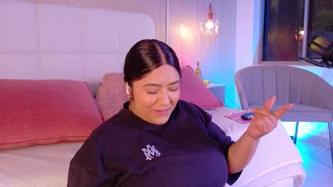 Leah online show from September 12, 2025, 4:18 pm