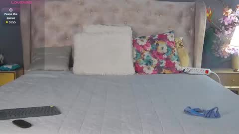 Dia online show from December 16, 2025, 5:34 am