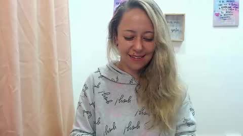 Snapshot of leah_susman chatting on December 5, 2024, 1:47 am leah_susman online show from December 5, 2024, 1:47 am