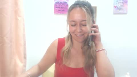 Snapshot of leah_susman chatting on February 14, 2025, 1:45 am leah_susman online show from February 14, 2025, 1:45 am