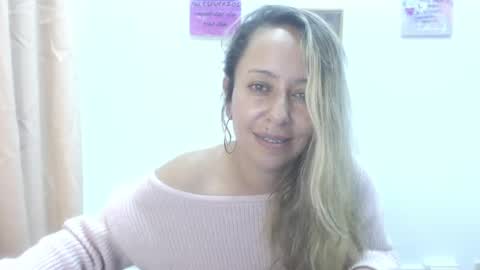 Snapshot of leah_susman chatting on February 19, 2025, 5:05 am leah_susman online show from February 19, 2025, 5:05 am