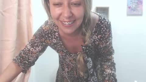 Snapshot of leah_susman chatting on February 20, 2025, 2:29 am leah_susman online show from February 20, 2025, 2:29 am