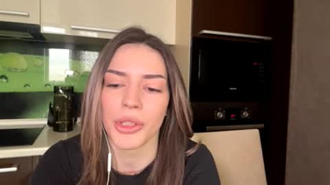 Snapshot of leahjozwiak chatting on March 21, 2026, 5:34 am Arina online show from March 21, 2026, 5:34 am