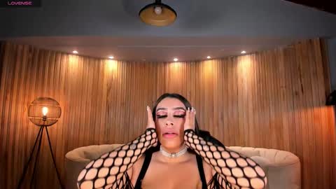 leahlombardi_ online show from September 12, 2025, 3:17 am