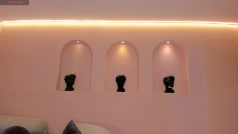 leahnovac online show from October 25, 2025, 11:29 am