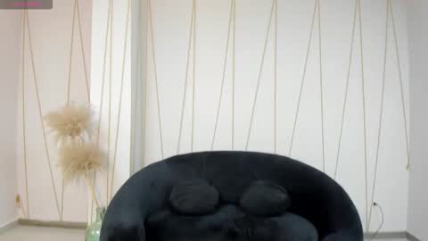 leahnovac online show from November 23, 2025, 10:59 am