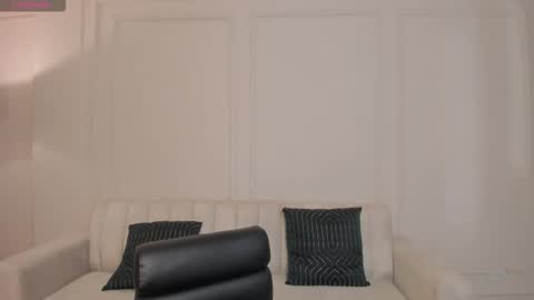 leahnovac online show from December 5, 2025, 11:19 am