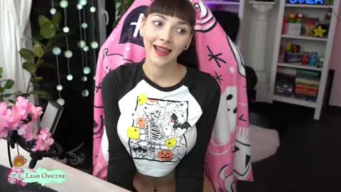 Leah online show from October 4, 2025, 7:23 pm