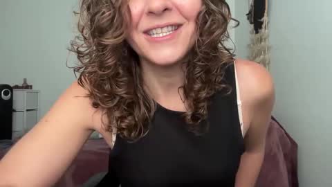 Leah Sparkles online show from September 16, 2025, 1:01 pm