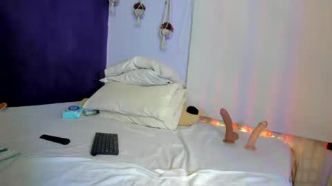 Snapshot of leamonroe__ chatting on May 13, 2026, 4:26 pm Hey Im Lea online show from May 13, 2026, 4:26 pm