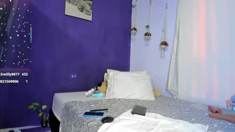 Snapshot of leamonroe__ chatting on May 16, 2026, 6:17 pm Hey Im Lea online show from May 16, 2026, 6:17 pm