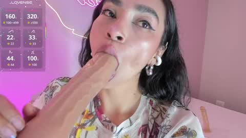 Snapshot of leamonroe__ chatting on May 29, 2026, 10:19 pm Hey Im Lea online show from May 29, 2026, 10:19 pm