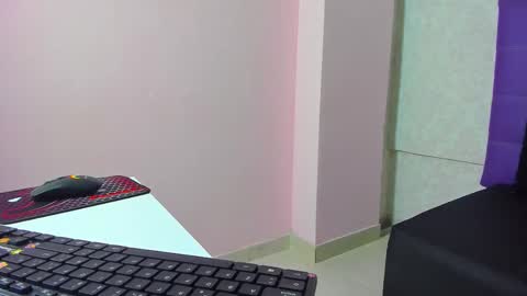 leamoreau__ online show from November 2, 2025, 12:51 pm