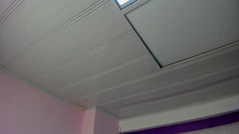 leamoreau__ online show from November 18, 2025, 11:47 am