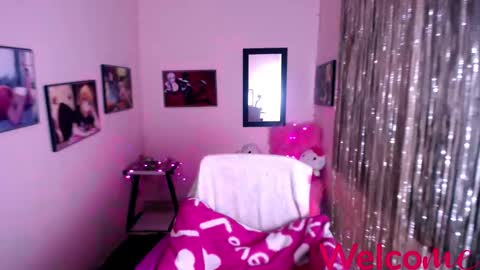 Leandra online show from January 24, 2025, 4:28 pm