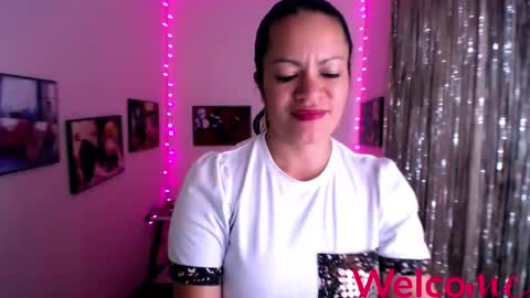 Leandra online show from February 6, 2025, 6:35 pm