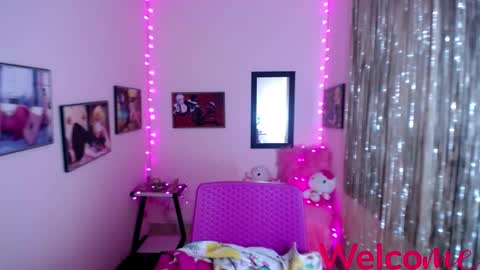 Leandra online show from February 10, 2025, 3:21 pm