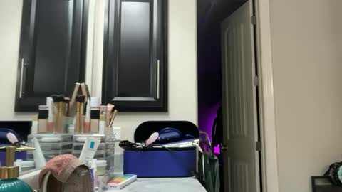 leanneluxecouple online show from October 22, 2025, 10:26 am