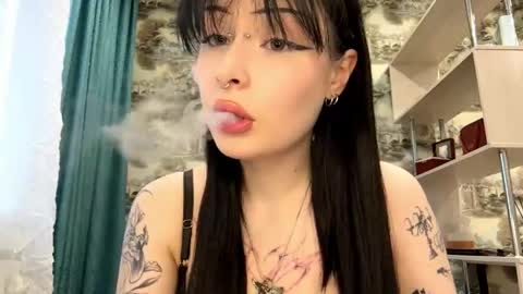 Kiki online show from April 17, 2026, 3:15 pm