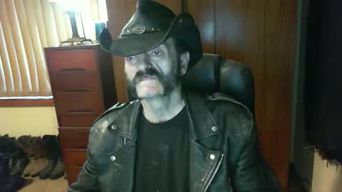 leathergreaser online show from September 19, 2025, 8:20 pm