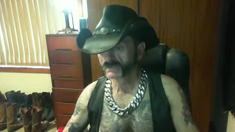 Snapshot of leathergreaser chatting on May 4, 2026, 1:34 am leathergreaser online show from May 4, 2026, 1:34 am