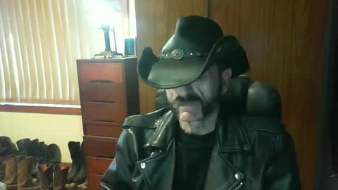 Snapshot of leathergreaser chatting on May 4, 2026, 9:11 pm leathergreaser online show from May 4, 2026, 9:11 pm