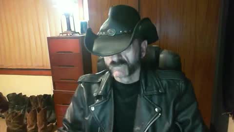 Snapshot of leathergreaser chatting on May 5, 2026, 6:49 pm leathergreaser online show from May 5, 2026, 6:49 pm