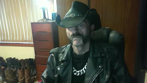 Snapshot of leathergreaser chatting on May 6, 2026, 9:09 pm leathergreaser online show from May 6, 2026, 9:09 pm
