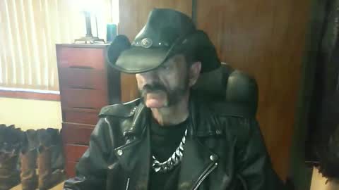 Snapshot of leathergreaser chatting on May 7, 2026, 11:54 pm leathergreaser online show from May 7, 2026, 11:54 pm
