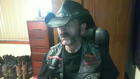 Snapshot of leathergreaser chatting on May 11, 2026, 9:12 pm leathergreaser online show from May 11, 2026, 9:12 pm