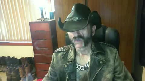 Snapshot of leathergreaser chatting on May 19, 2026, 10:27 pm leathergreaser online show from May 19, 2026, 10:27 pm