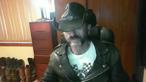 Snapshot of leathergreaser chatting on May 20, 2026, 8:59 pm leathergreaser online show from May 20, 2026, 8:59 pm
