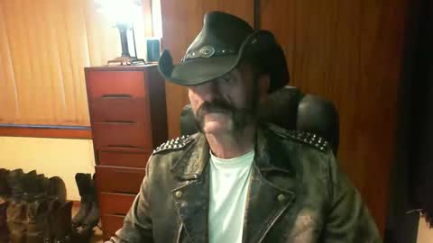 Snapshot of leathergreaser chatting on May 24, 2026, 8:47 pm leathergreaser online show from May 24, 2026, 8:47 pm