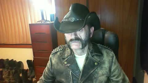 Snapshot of leathergreaser chatting on May 28, 2026, 8:28 pm leathergreaser online show from May 28, 2026, 8:28 pm