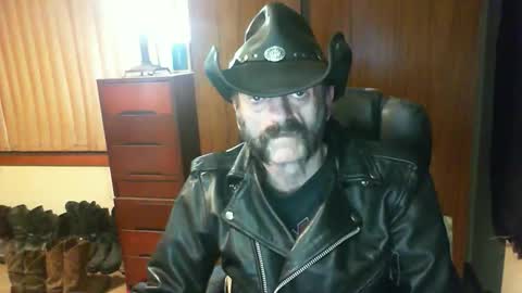 Snapshot of leathergreaser chatting on June 1, 2026, 6:31 pm leathergreaser online show from June 1, 2026, 6:31 pm